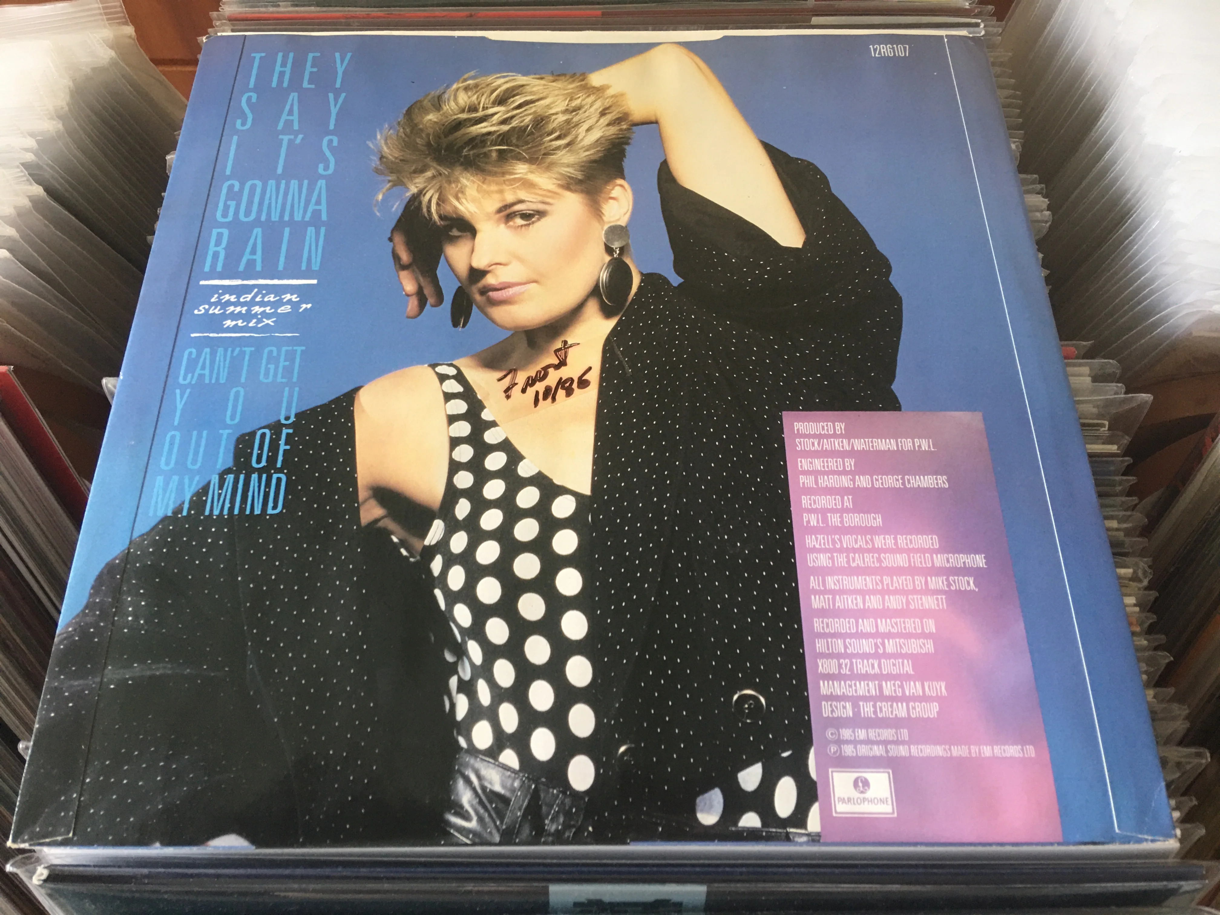 [Pre-owned] Hazell Dean - They Say It's Gonna Rain 12" Single 45rpm (Out Of Print) (Graded:EX/VG) - Image 2