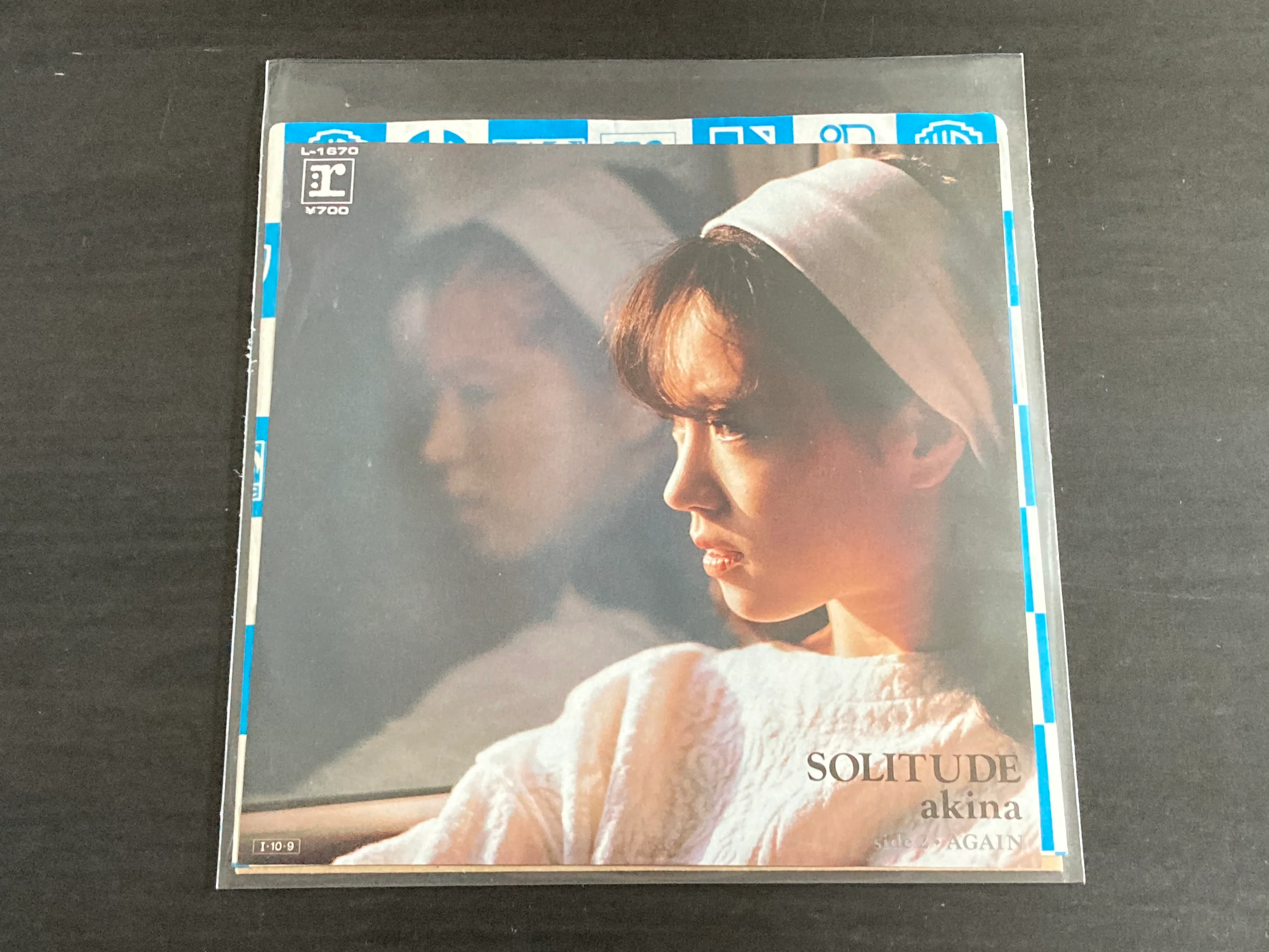 [Pre-owned] Akina Nakamori / 中森明菜 - Solitude 7inch Single 45rpm