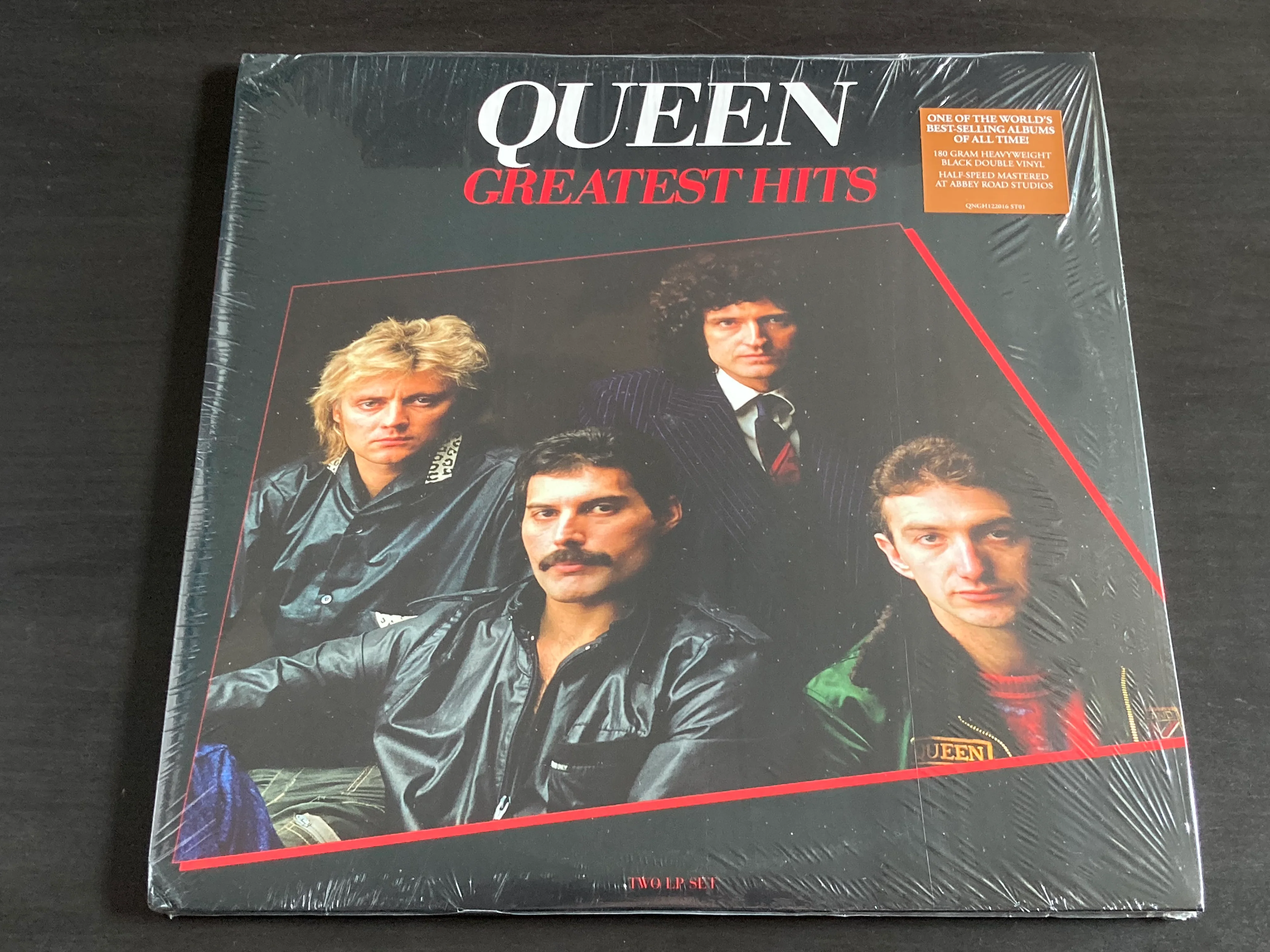 QUEEN - Greatest Hits 2LP 33⅓rpm (Top & Bottom Left Corner Ding)