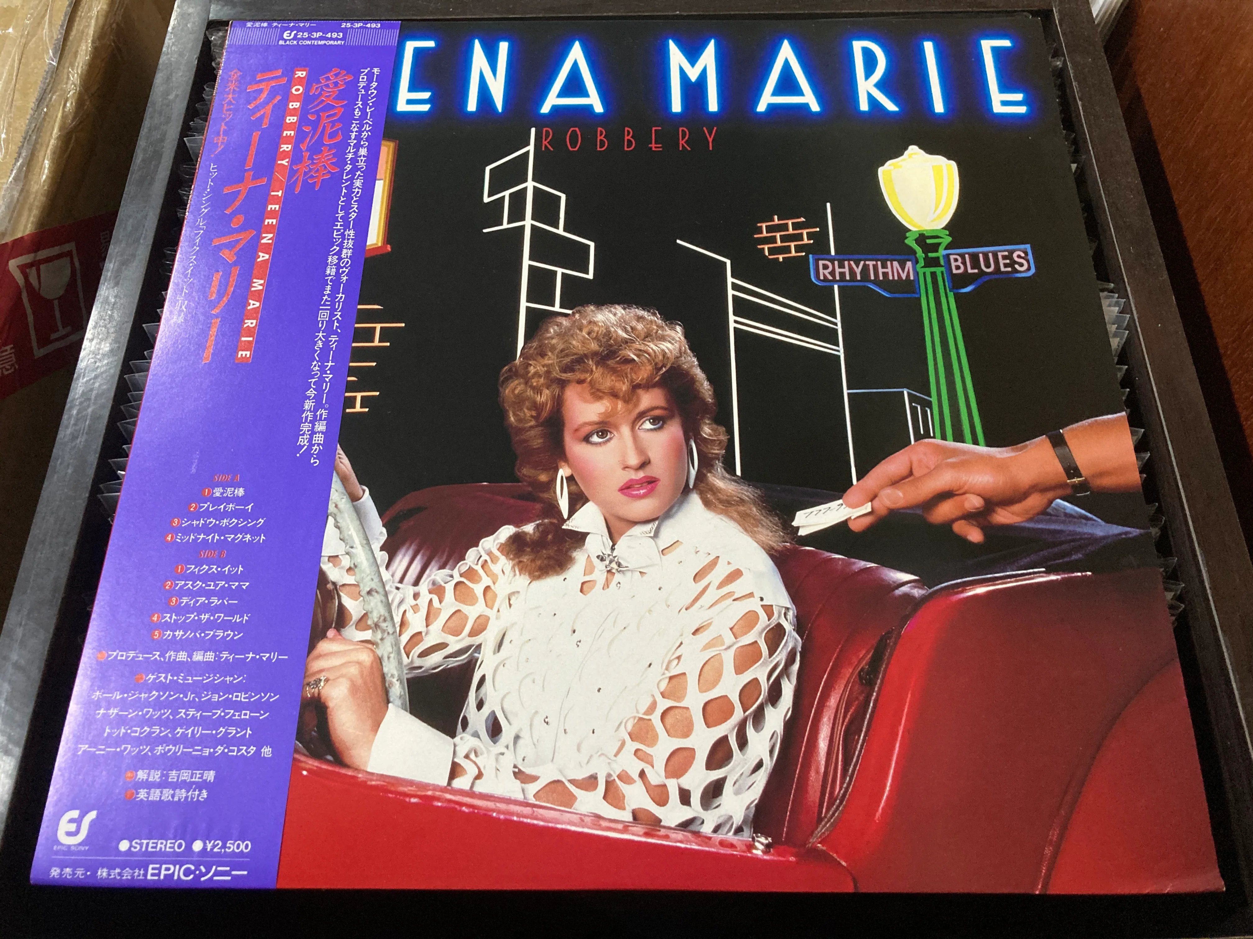 [Pre-owned] Teena Marie - Robbery CW/OBI LP 33⅓rpm (Out Of Print) (Graded: NM/NM)